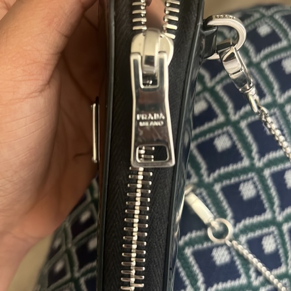 Prada - Picture 4 of 5